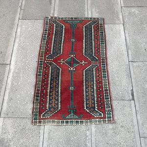 Piccolo tappeto vintage in lana turca Oushak per ingresso (1,76 x 3 piedi)