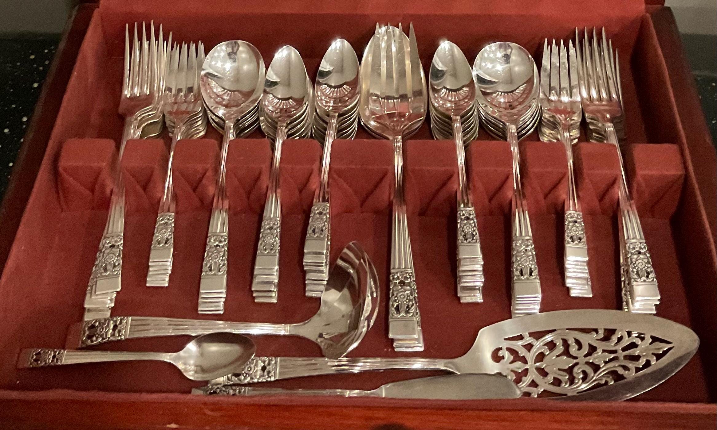 Vintage Community by Oneida Silver Plated 80 Pieces Silverware