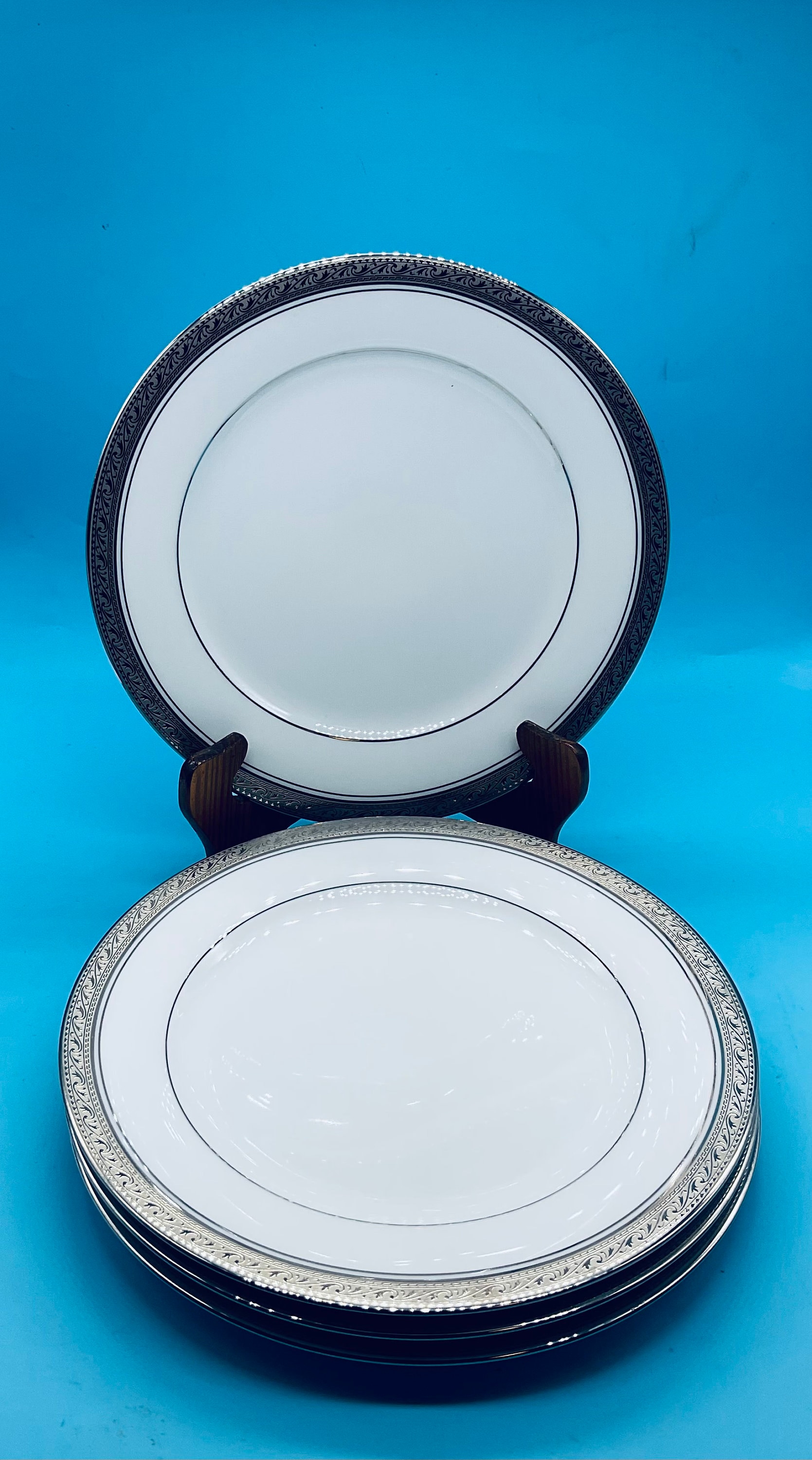 Vintage Legendary by Noritake 4166 Crestwood Platinum 4 Salad