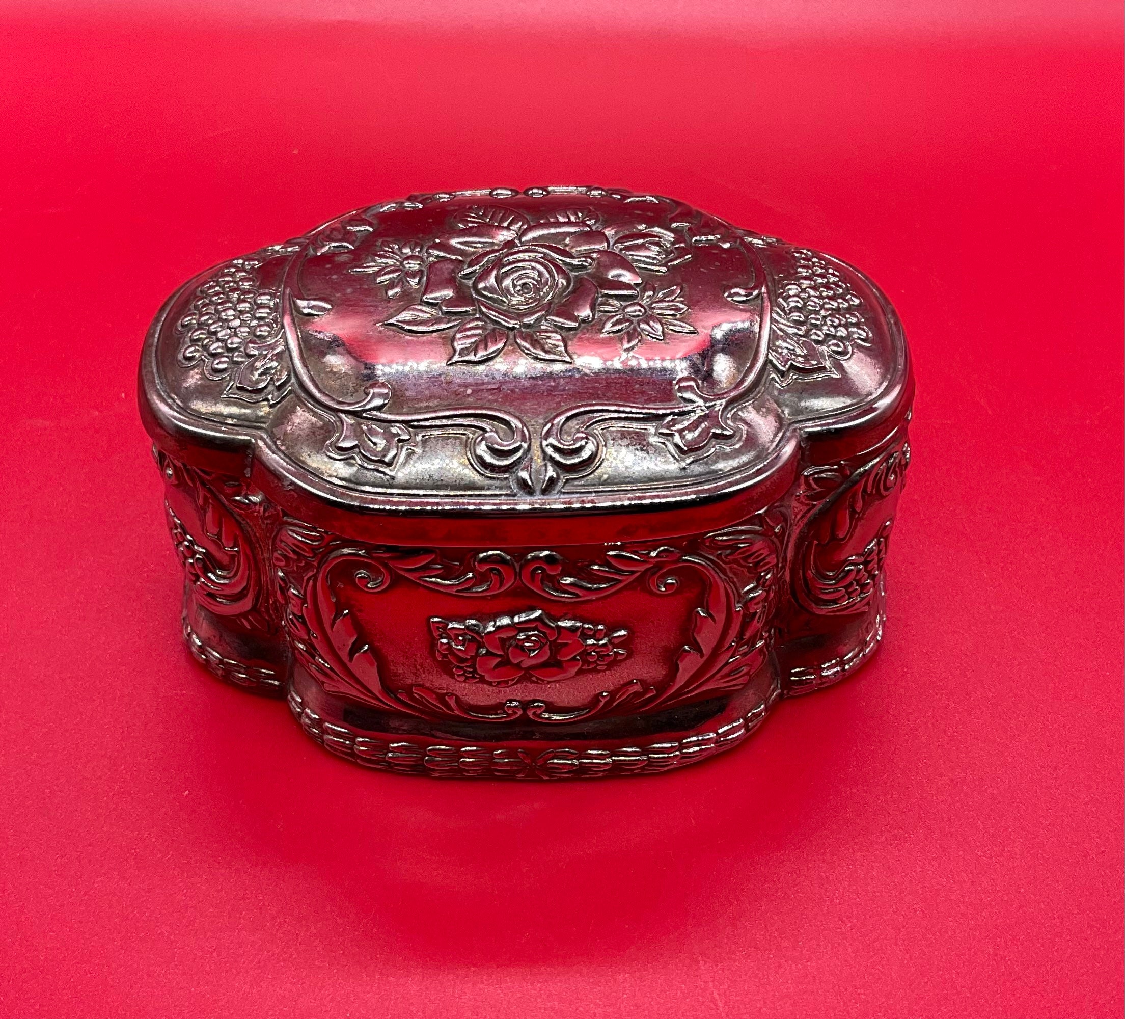 Antique Jewelry Box, Embossed Design Vintage Style Vintage Jewelry Box Rich  Lustre For Jewelry For Earrings For Rings Gold White And Red Roses