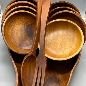 Vintage All Wood Philippine Handcraft Pepper Shaped Salad Serving Bowl with 8 Salad Bowls and Serving Fork and Spoon
