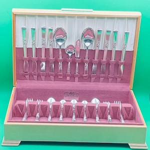 Vintage Community Silverplate By Oneida 52 Pieces Silverware/ Flatware Service for 8 in a Wooden Chest