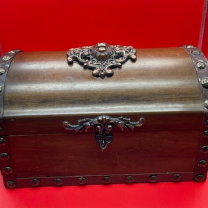Vintage Wooden Jewelry Box with Metal Lion Head on Top and Metal Edges / Red Velvet Interior