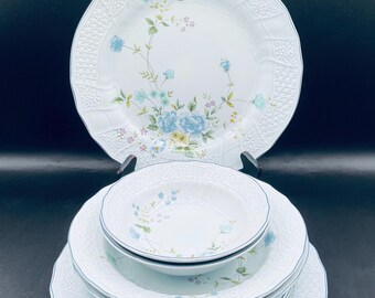 Vintage Mikasa Precious Blue D2501 Michelle Japan  4 Piece Place Setting Dinner Set for 2 ( 8 Pieces)