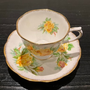 Royal Albert Tea Cup and Saucer-Tea Rose Pattern
