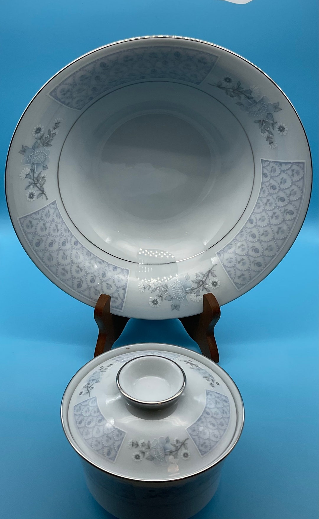 Vintage Liling Fine China Yung Shen Blue Flowers Round Serving Bowl and