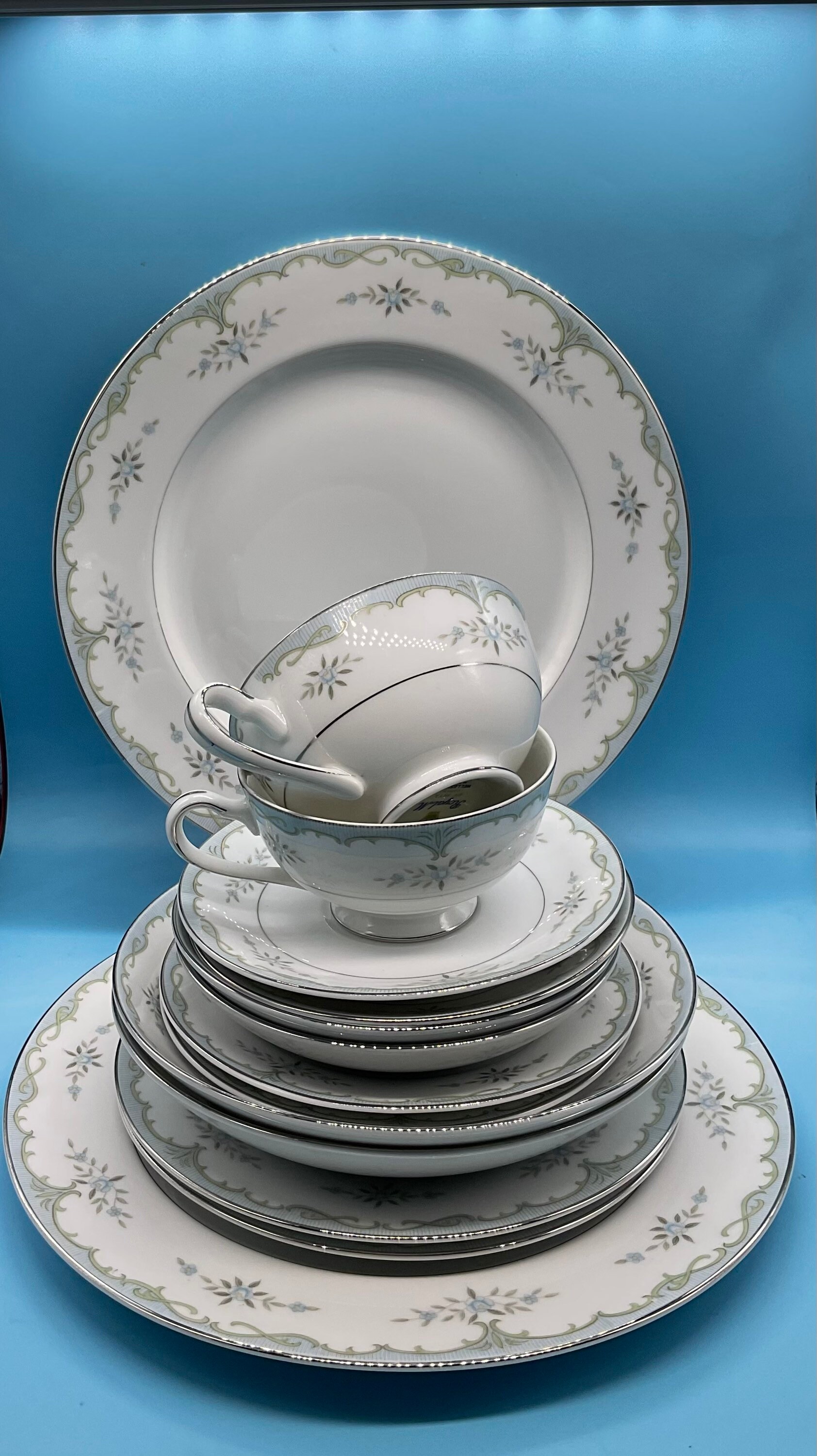 Vintage Royal M by Mita M 120 Wellesley 7 Piece Place Setting