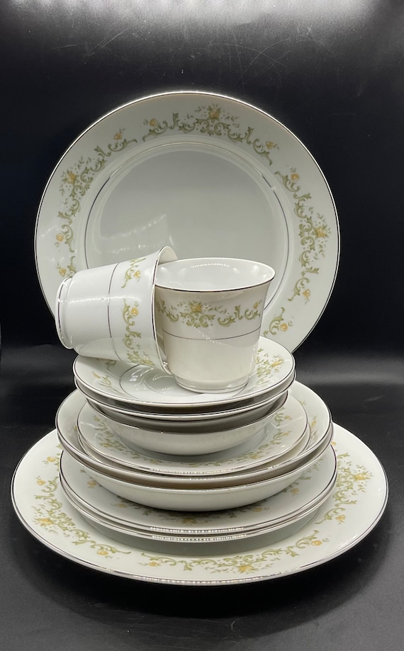 Vintage Towne House Platinum Regal 3090 Fine China 7 Piece Place
