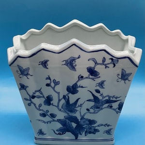 Vintage Chinese Blue and White Hand Painted Flowers and Birds Porcelain Ceramic Planter Vase