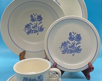 Vintage Pfaltzgraff Yorktowne Classic Stoneware Pattern Piece