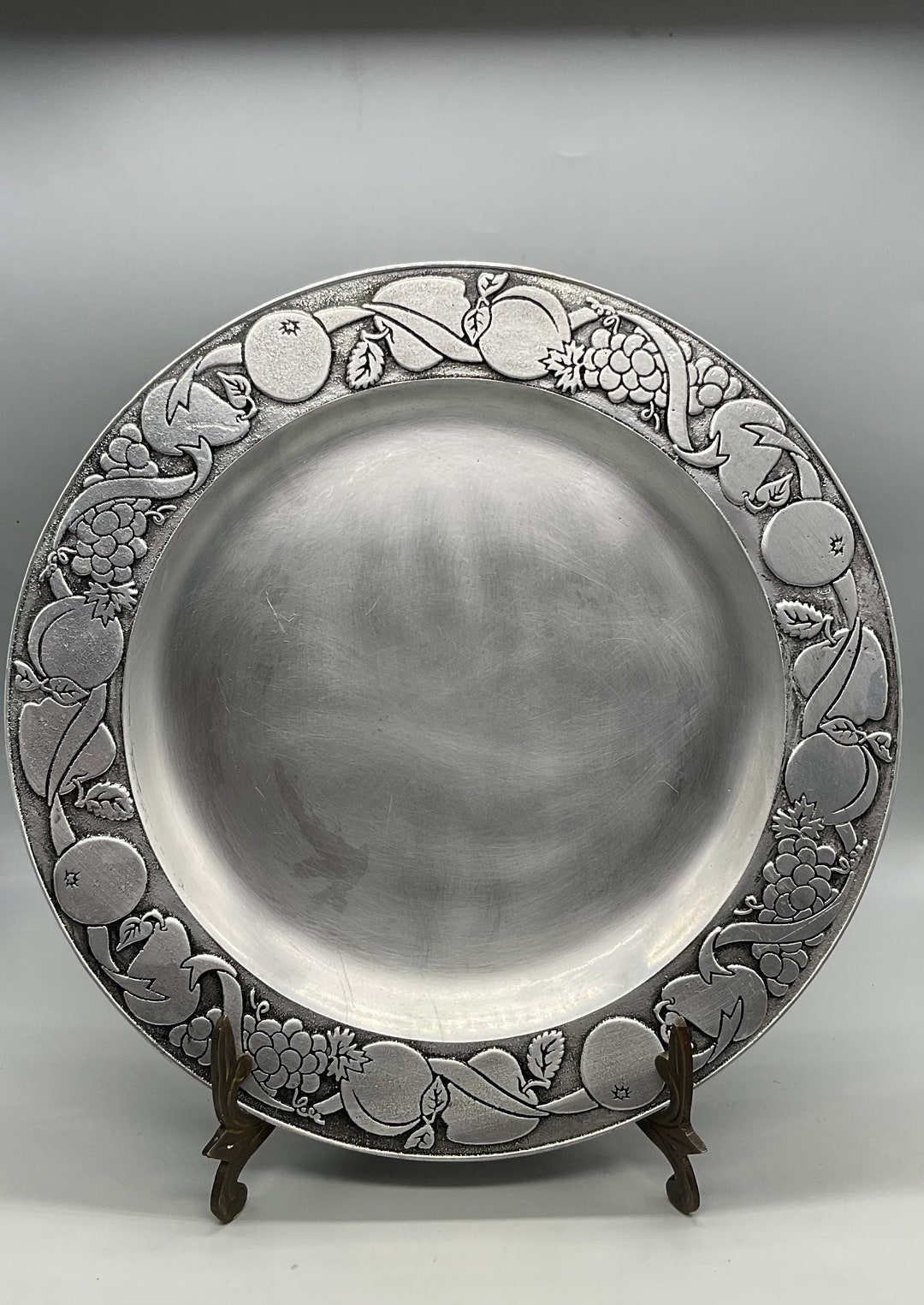 Vintage Wilton Armetale Pewter Round Serving Platter / Tray Bordered