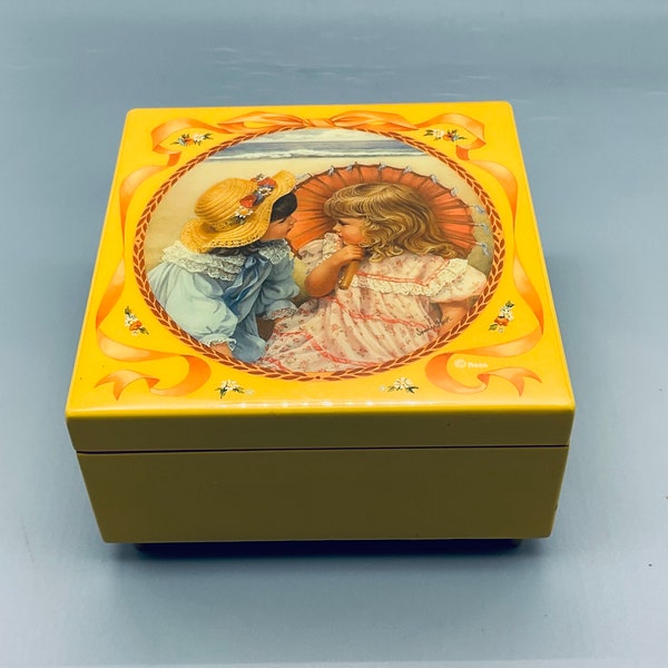 Vintage The Reco Music Box Collection By Sandra Kuck  ,, Summer Secrets,, It’s A Small World Jewelry Box
