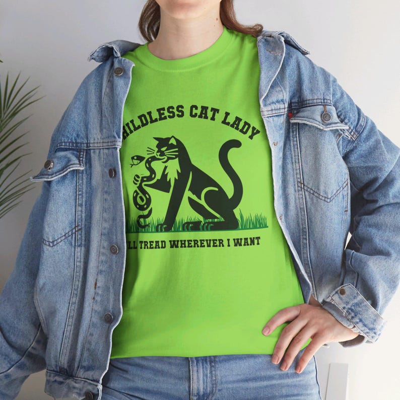 Kinderloze kattendame ik loop waar ik wil Shirt Kamala Harris Shirt liberaal shirt grappige kat Don't Tread on Me Gadsden 2024 verkiezing Neon Green