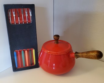 Vintage Red Enamel Fondue Pot with Lid and 6  Stainless Steel Fondue Forks in Box (Japan)