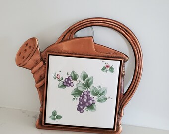 Vintage Pflatzgraff Watering Can Shaped "Grapevine" Pattern Metal Trivet 1993