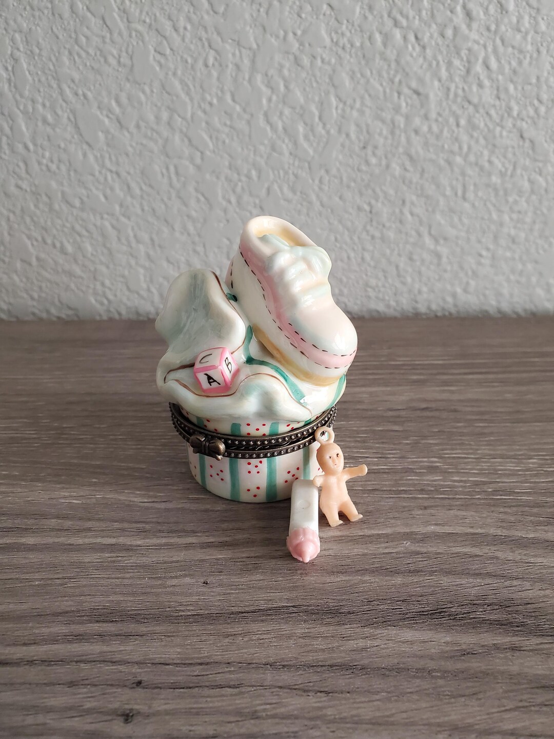 Vintage HTF Porcelain Baby Shoe and ABC Trinket Box With 2 1960 Charms ...