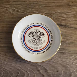 Vintage Royal Worcester Commemorative Dish Marriage of Prince Charles and Lady Diana 1981 England