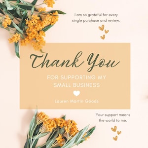 Puede incluir: Una tarjeta de agradecimiento con fondo melocot&oacute;n y texto blanco. La tarjeta dice "Gracias por apoyar mi peque&ntilde;o negocio." y "Lauren Martin Goods". La tarjeta est&aacute; rodeada de flores amarillas.