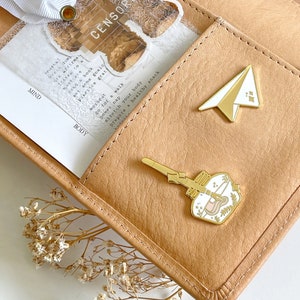 Magnet Charm for Planners | Fountain Pen Magnetic Charm | Ink Bottle Enamel Pin Magnet for Journal and Planner Pocket Deco | UK
