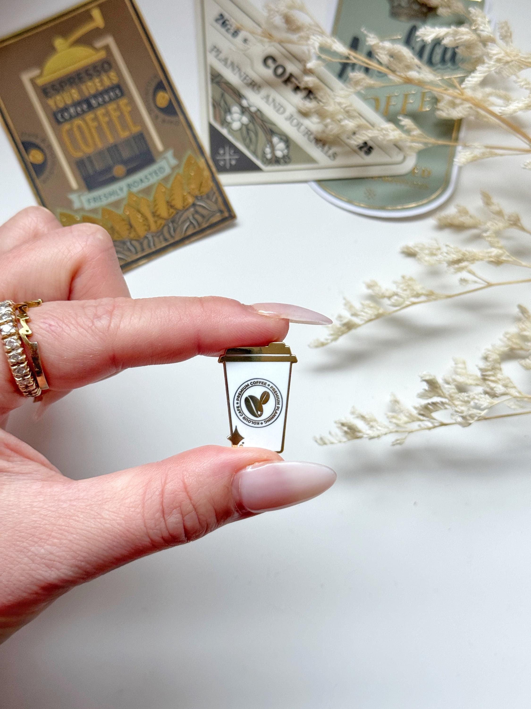 ルイ・ヴィトン　LOUIS VUITTON ピンバッジ Louis Vuitton Pin - Etsy