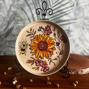Unique Hand-Painted Ceramic Plate – Artistic Design and Functionality