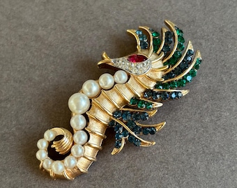 Crown Trifari Large Vintage Hallmarked Gold Tone Brooch Leaf