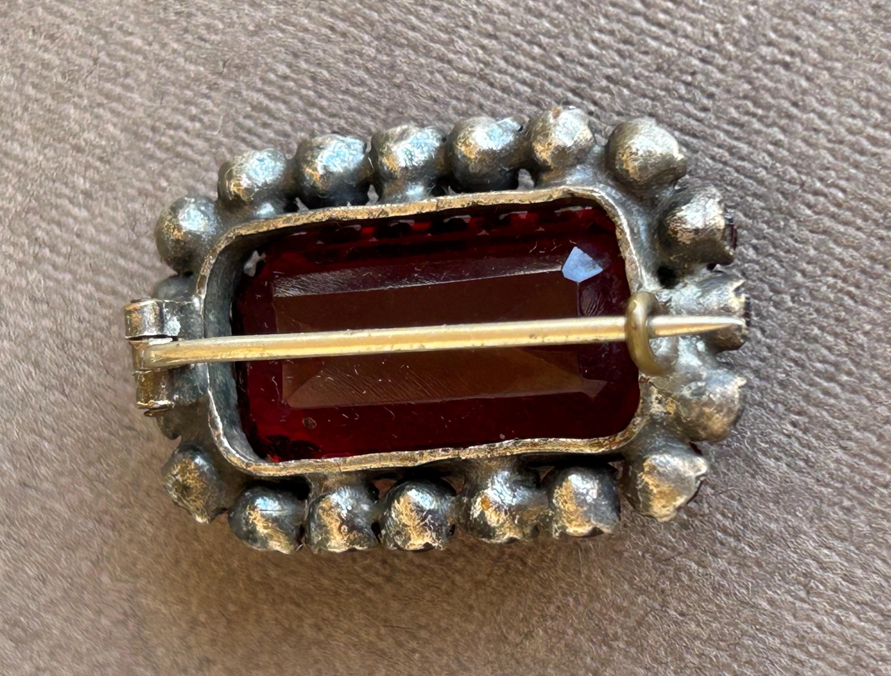 Broche Dorée Vintage Avec Verre De Bohème & Agate Rouge - Création Artisanale Unique - Atelier Lunaire - Sans Emballage