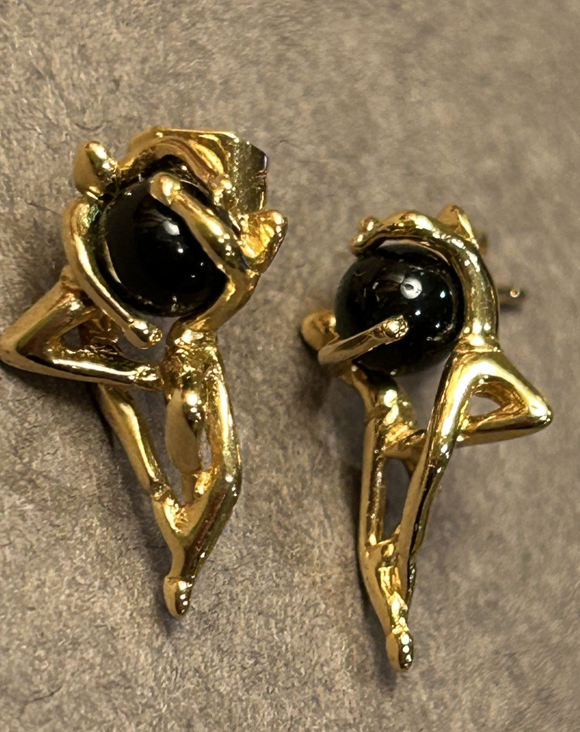 Boucles D'oreilles Minimalistes Charles Jourdan – Puces En Plaqué Or Avec Onyx, Fermoir Clous, Neuf Avec étiquettes