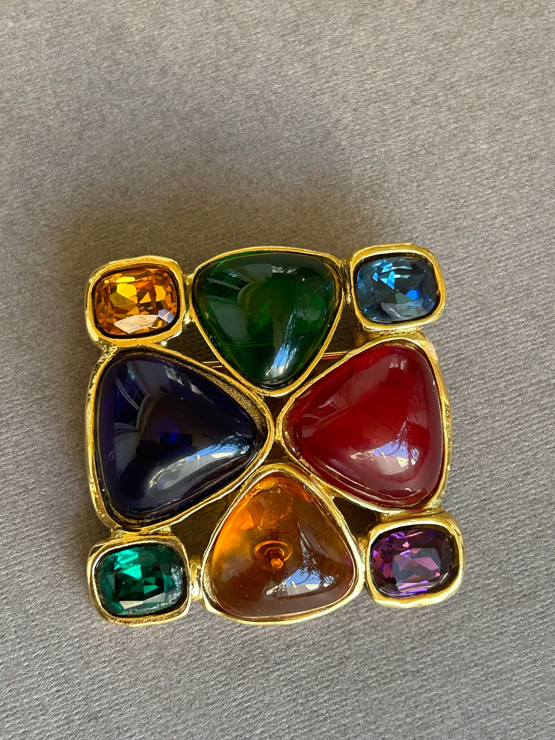 Broche Vintage CHANEL 26 Rare Multicolor Gripoix
