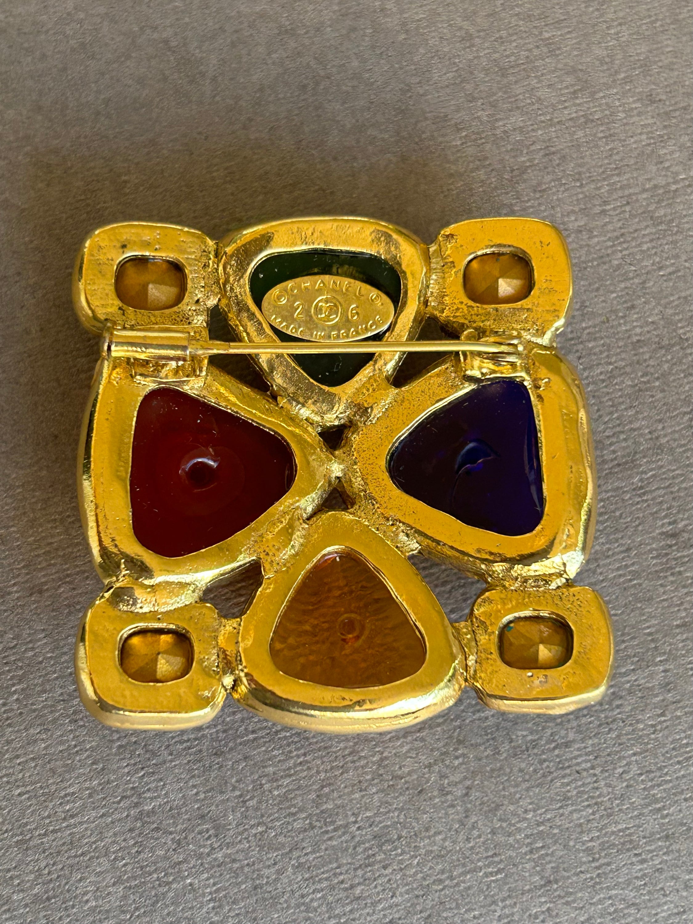 CHANEL シャネル ヴィンテージ ブローチ 1980年代 ヴィンテージ シャネル ブローチ 1980年代 – マルチカラー