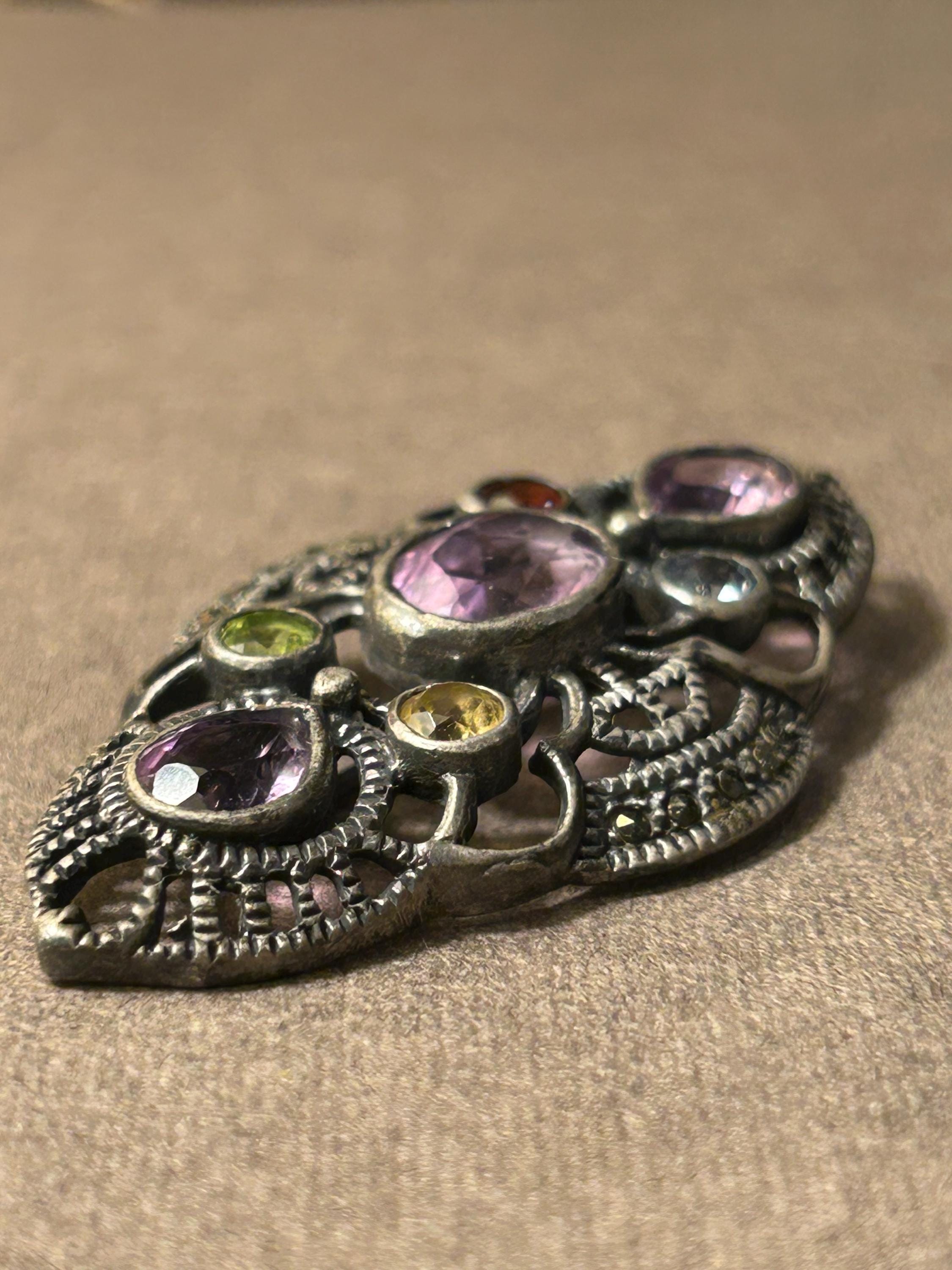 ヴィンテージ フィリグリー ブローチ ヨーロッパ製 ヴィンテージ ブローチ ラインストーン ガラス