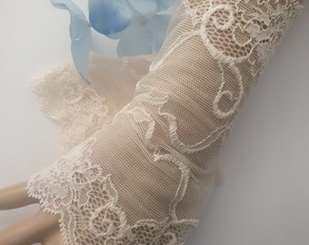 Lace Fingerless Gloves Mittens  Off White / Subtle Cream Color  Stretch Lace
