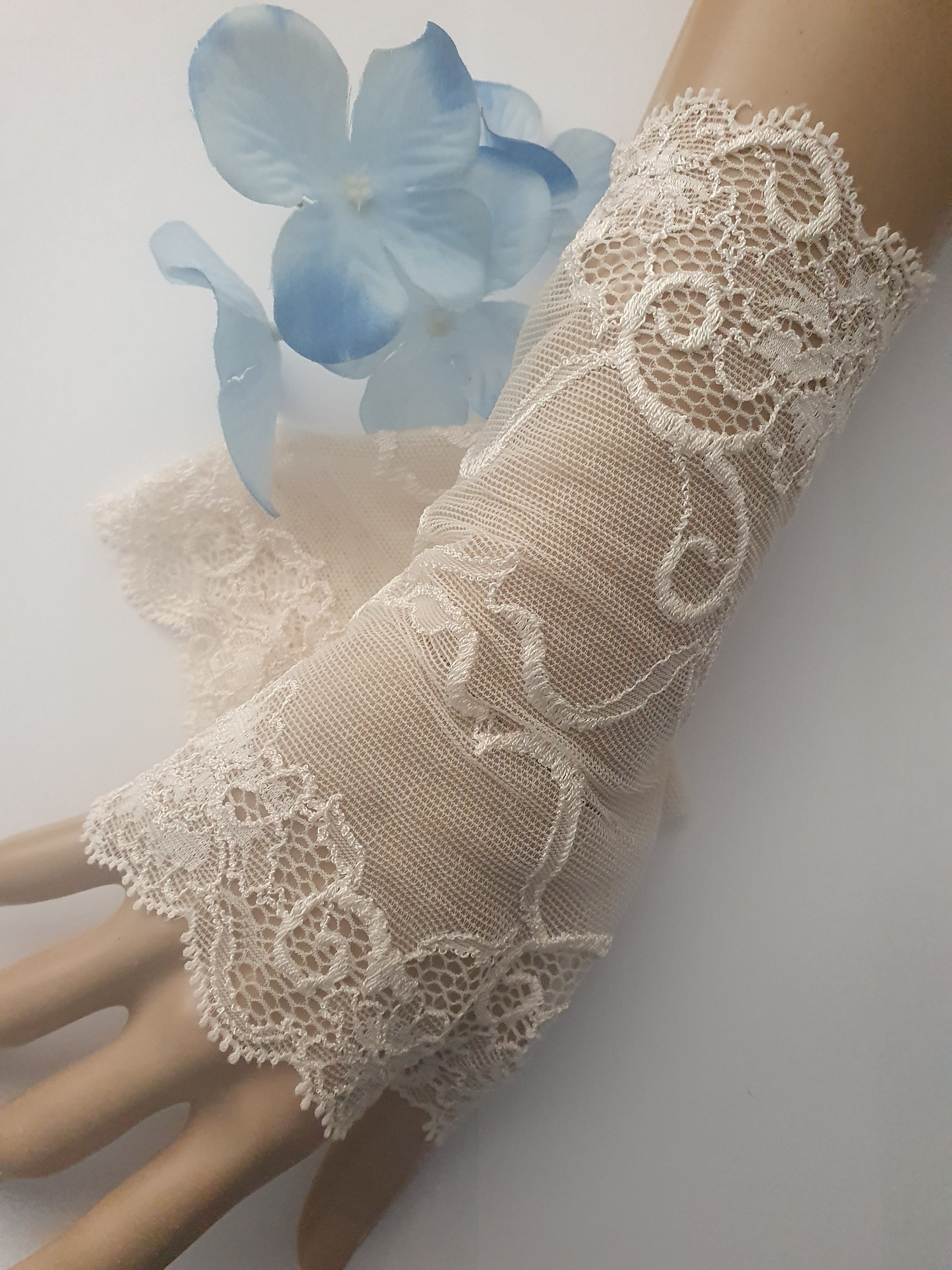 White lace fingerless clearance gloves