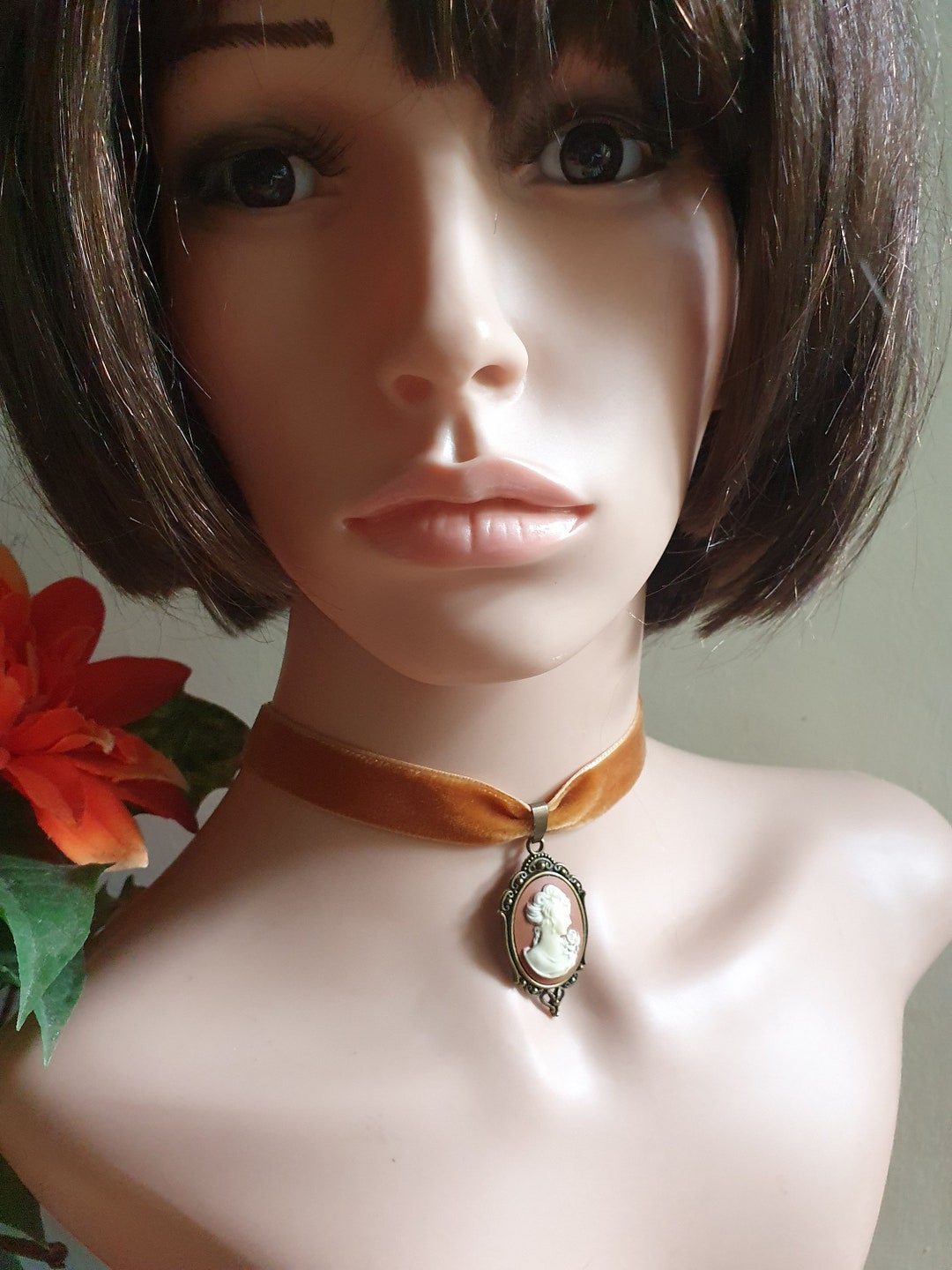 A Lady Cameo Pendant Tan Velvet Choker Necklace Cream / Tan Cameo ...