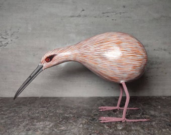 Pájaros kiwi de madera