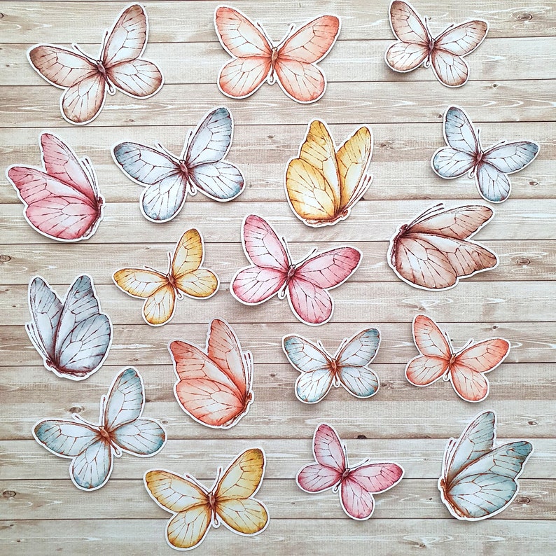 18 Papierschmetterlinge in 6 verschiedenen Farben mit einem weißen Sticker-Rand