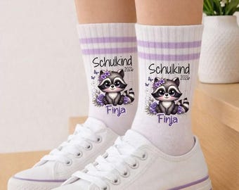 Personalisierte Schulkind Socken mit Name Waschbär | Einschulung 2026 | Schultütenfüllung | Geschenk zum Schulanfang | 1. Klasse Mädchen