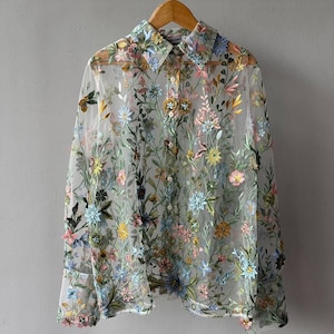 Broderad spetsblus