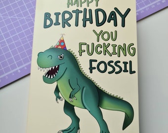 Biglietto Di Auguri 4 Anni Jonny Javelin – Con Dinosauro E Glitter – 13,3 X 18,4 Cm