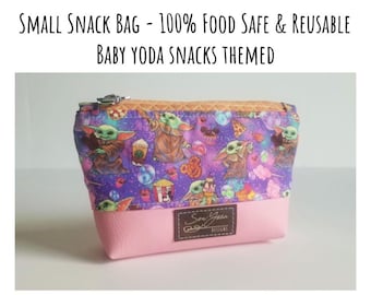 MTO Baby Yoda Grogu Baby Alien Snack Bag - Återanvändbara snackspåsar | Storlek Small | Certifierad livsmedelssäker PUL-foder | Förvaringspåse | Tvättbar