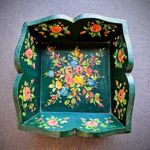 Rustic wood square fruit bowl green painted with red flowers, bread basket wood, rustic centerpiece, farm house/cottage core kitchen decor