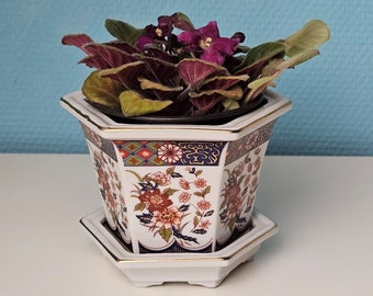 Petite jardinière en porcelaine japonaise avec fleurs multicolores, système de drainage et soucoupe, cache-pot hexagonal intérieur/extérieur, cache pot style Imari