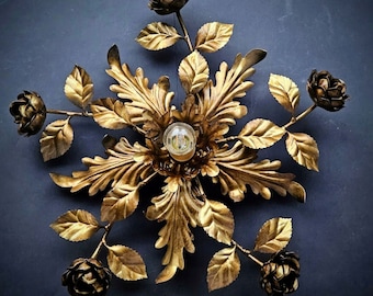 Inbouw plafondlamp bloemen, Gouden Italiaanse plafondlamp met rozen en acanthusbladeren, Hollywood Regency plafondlamp