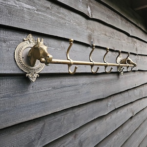 Vintage Wandgarderobe aus massivem Messing Pferdeköpfe mit 5 Doppelhaken, Eingangsgarderobe, Flurkleiderhaken, Handtuchhalter für Pferde