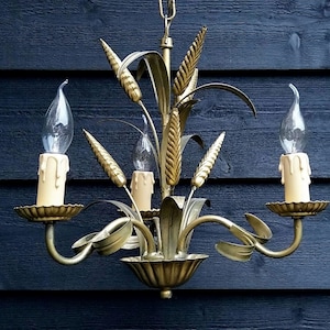 Gold Tole chandelier with ears of wheat 3 light bulbs, Hollywood Regency tole chandelier Hans Kögl design, Mid Century chandelier