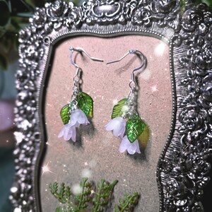 Míriel ~ rosa Glockenblumen Ohrringe mit Blättern ~ Feenblumen  ~ Fairycore y2k Pastell Kawaii Style Cottagecore Princesscore