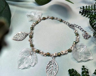 Elowen ~ Armkettchen mit kleinen Blättern - Fairycore Forestcore Waldfee Perlenarmband Cottagecore Natur Schmuck für Hochzeit