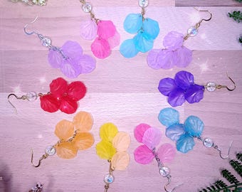 Blüten Ohrringe ~ Blütenblätter aus Acryl ~ Feen Schmuck Fairycore Cottagecore Frühling Florale Ohrringe