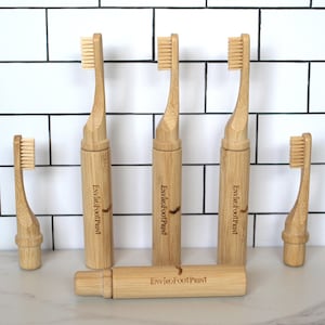 3-IN-1 Bambus-Reisezahnbürste für unterwegs / Weiche, langlebige Borsten / Umweltfreundlich + 100% KOMPOSTIERBARE VERPACKUNG