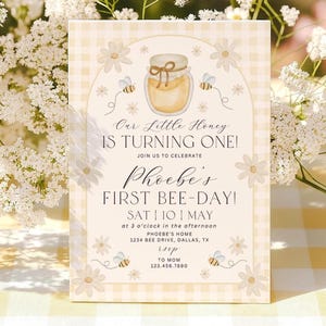Bee 1st Birthday Invitation, First Bee Day Birthday Invite, 1st Bee Day Arch Invitation, Daisy Bee Honey Invite, Girl 1st Birthday, BD143